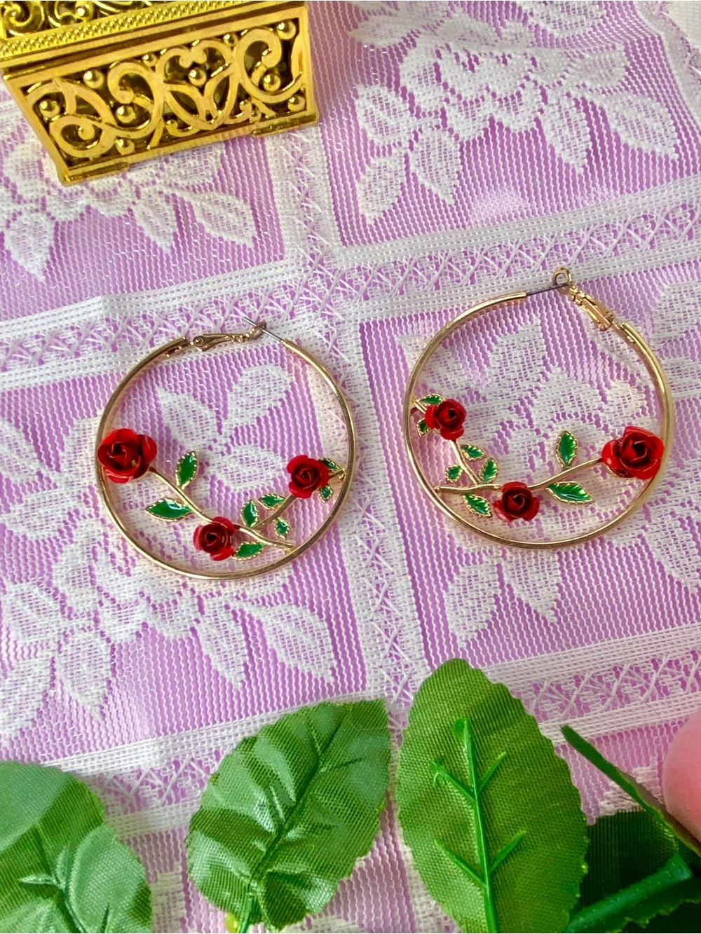 🌹 Elegant Red Rose Hoop Earrings - Gold Tone 🌹 NWT